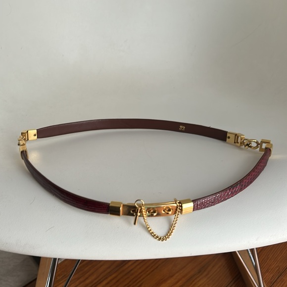 Burgundy Lizard Skin Vintage Belt with unique gold chain closure - Picture 3 of 9